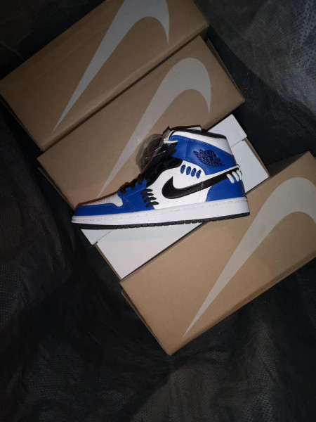 Jordan 1 Mid Sisterhood