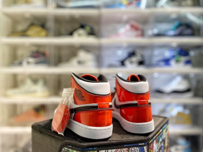 Jordan 1 Mid SE Turf Orange
