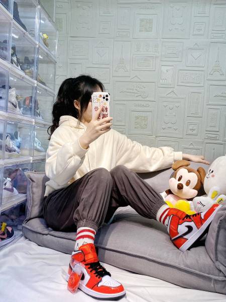 Jordan 1 Mid SE Turf Orange