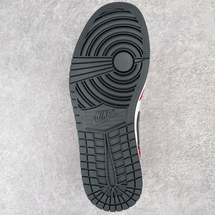 Jordan 1 Mid Chicago Toe