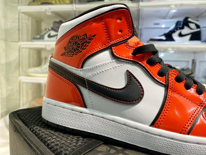 Jordan 1 Mid SE Turf Orange