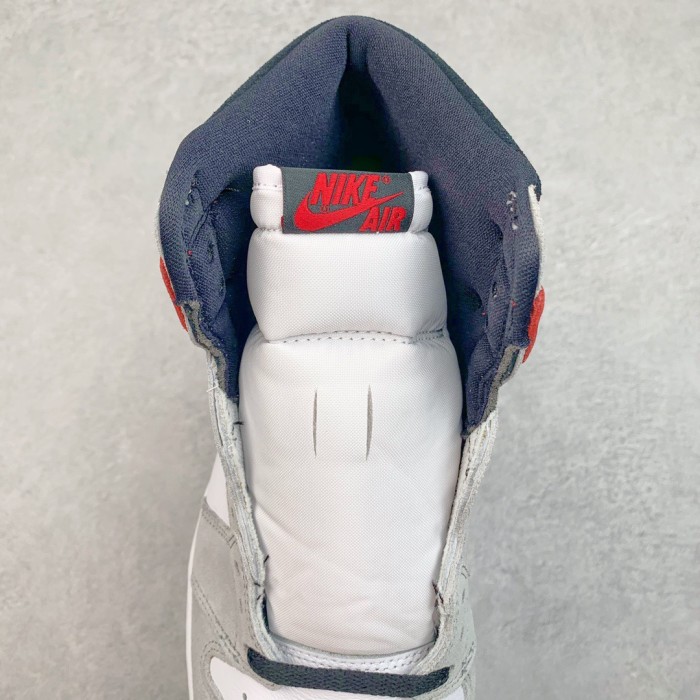 Jordan 1 Retro High Light Smoke Grey