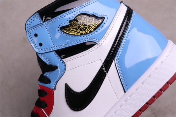 Jordan 1 Retro High Fearless UNC Chicigo