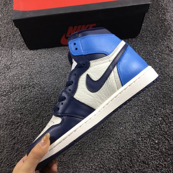 Jordan 1 Retro High Obsidian UNC