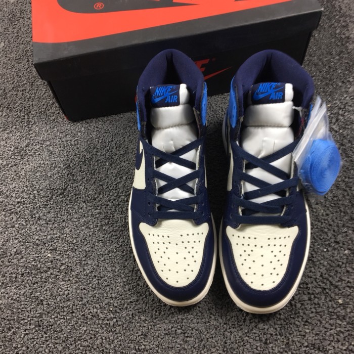 Jordan 1 Retro High Obsidian UNC