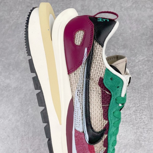 Nike Vaporwaffle sacai Villain Red Neptune Green