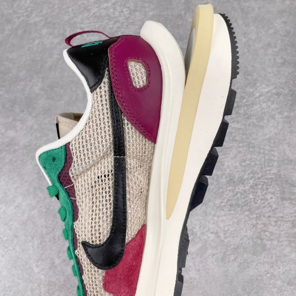 Nike Vaporwaffle sacai Villain Red Neptune Green