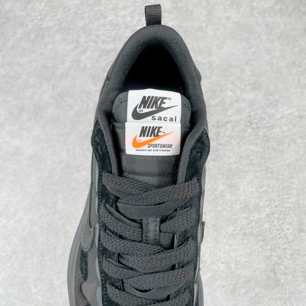 Nike Vaporwaffle sacai Black Gum