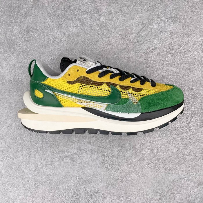 Nike Vaporwaffle sacai Tour Yellow Stadium Green