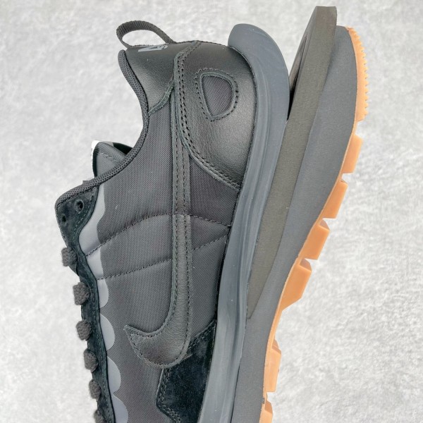 Nike Vaporwaffle sacai Black Gum