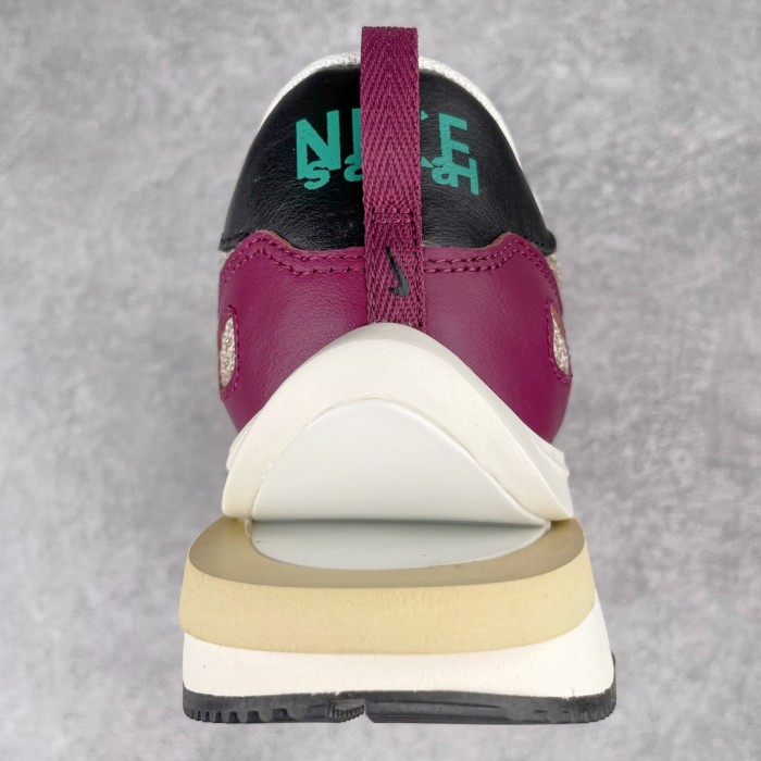 Nike Vaporwaffle sacai Villain Red Neptune Green