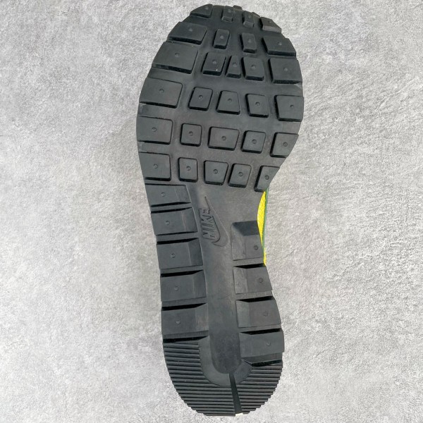 Nike Vaporwaffle sacai Tour Yellow Stadium Green