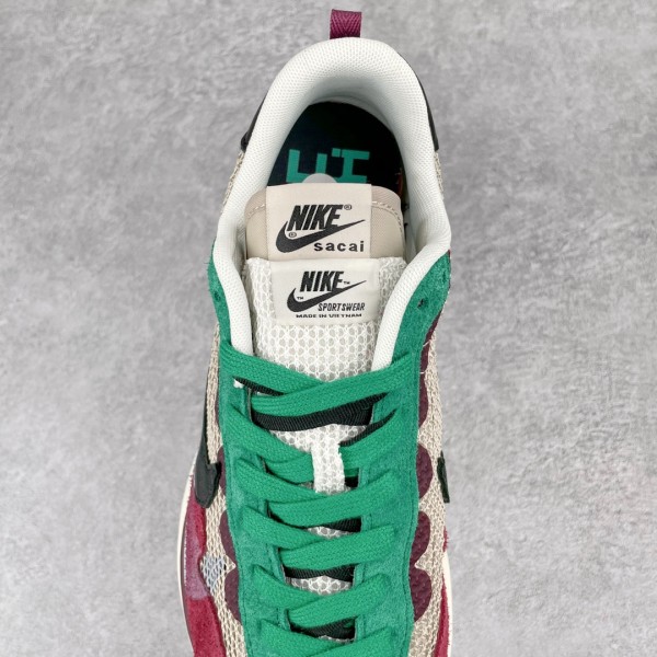 Nike Vaporwaffle sacai Villain Red Neptune Green