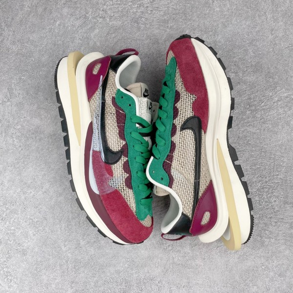 Nike Vaporwaffle sacai Villain Red Neptune Green