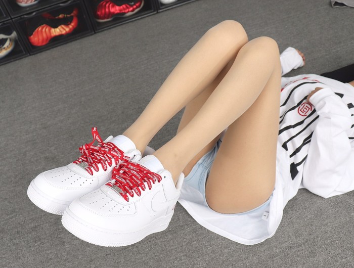 Nike Air Force 1 Low Supreme White