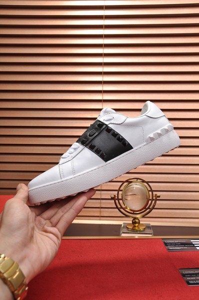 Valentino Rockstud Untitled White Black