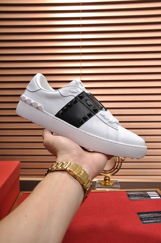 Valentino Rockstud Untitled White Black