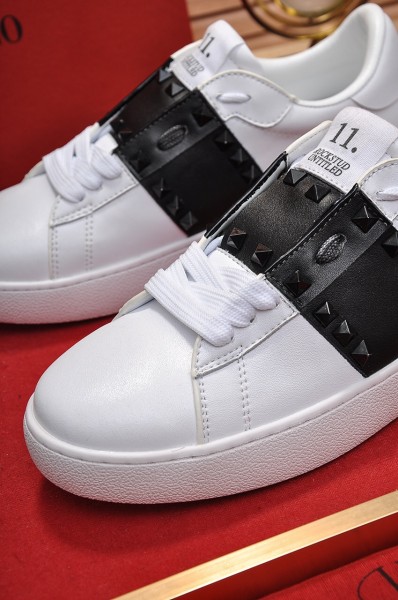 Valentino Rockstud Untitled White Black