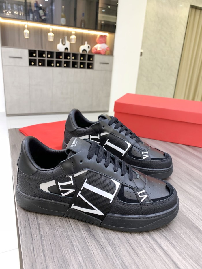 Valentino Garavani VL7N Low-top Leather Sneakers UY2S0C58WRQ0NO