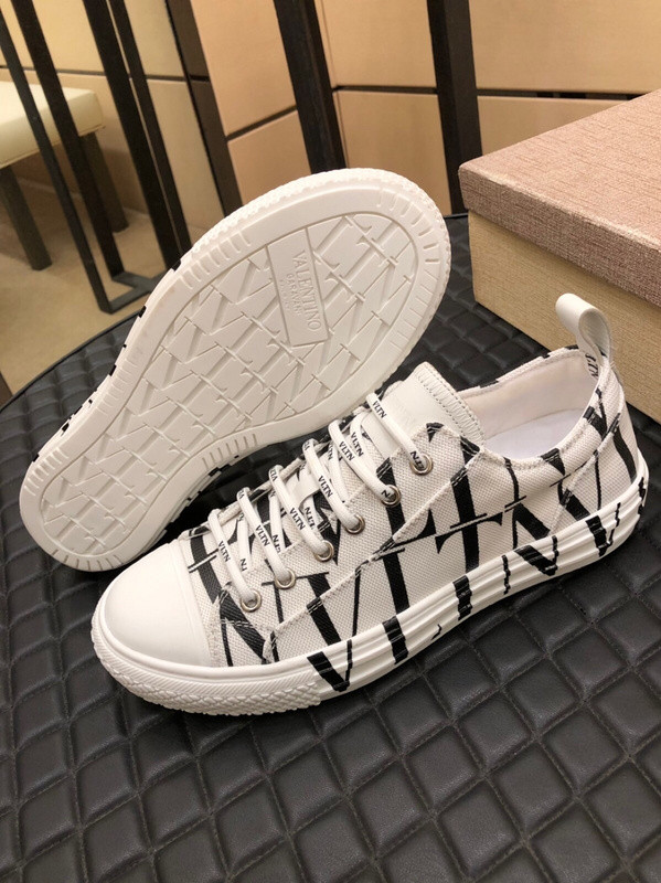 Valentino VLTN Low Top Stylish Skateboarding Shoes Men's White Black Multicolor