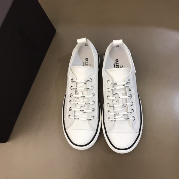 Valentino Giggies Vltn Low Top Stylish Skateboarding Shoes Men's White
