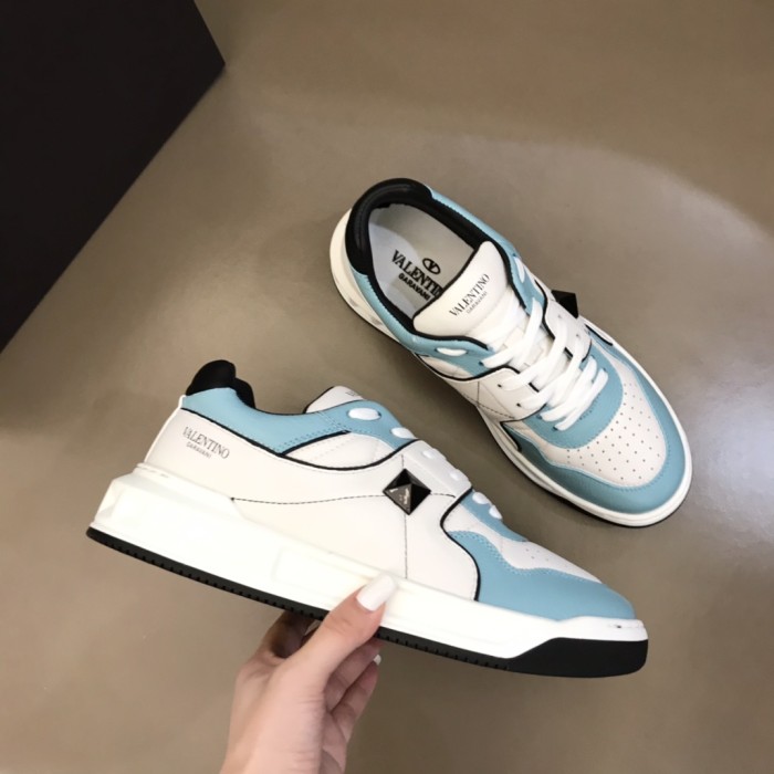 Valentino Garavani One Stud Lace Up Sneakers