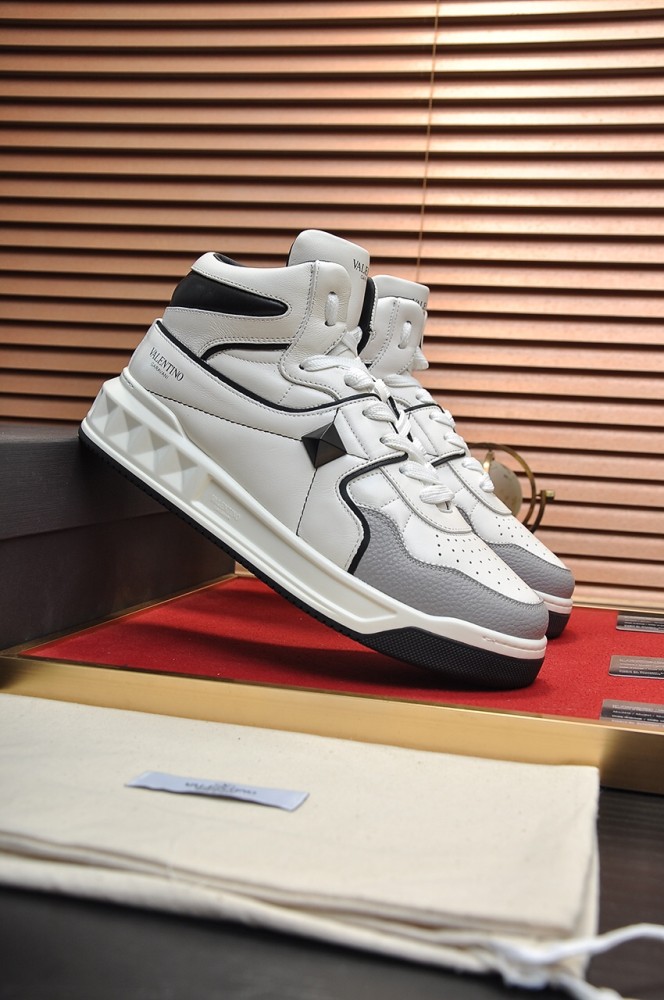 Valentino Garavani One Stud Mid Top Sneakers