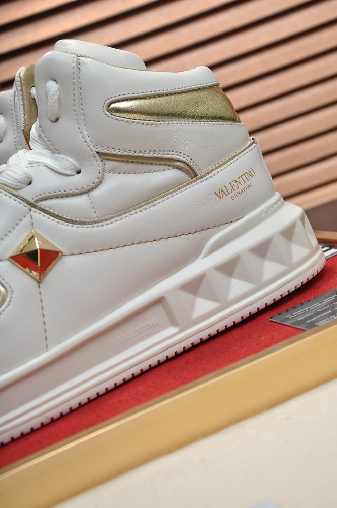 Valentino One Stud High Top Stylish Skateboarding Shoes Men's White