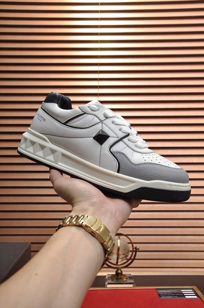 Valentino Garavani One Stud Lace Up Sneakers