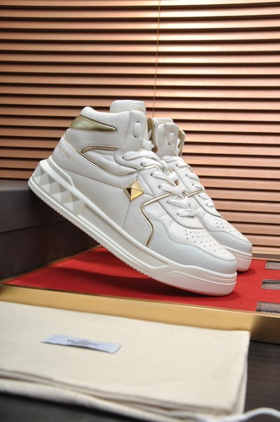 Valentino One Stud High Top Stylish Skateboarding Shoes Men's White