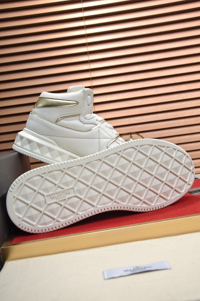 Valentino One Stud High Top Stylish Skateboarding Shoes Men's White