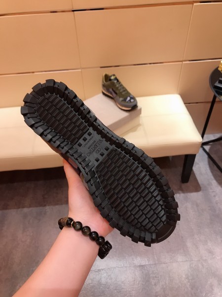 Valentino Garavani Rockrunner camouflage-print sneakers 16