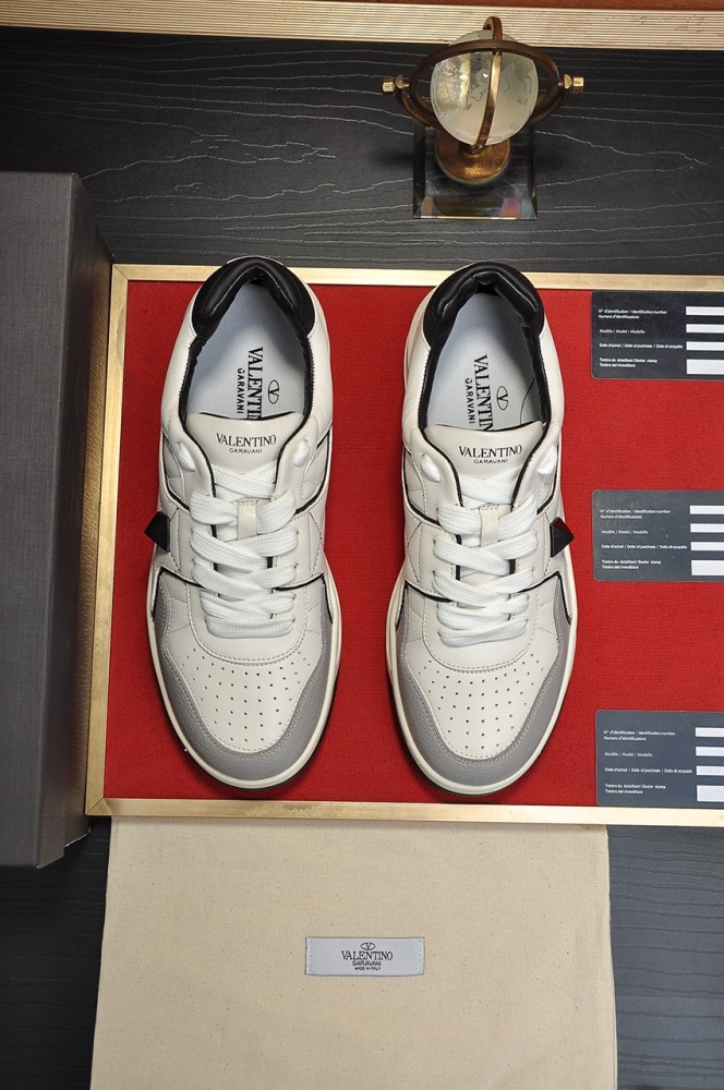 Valentino Garavani One Stud Lace Up Sneakers