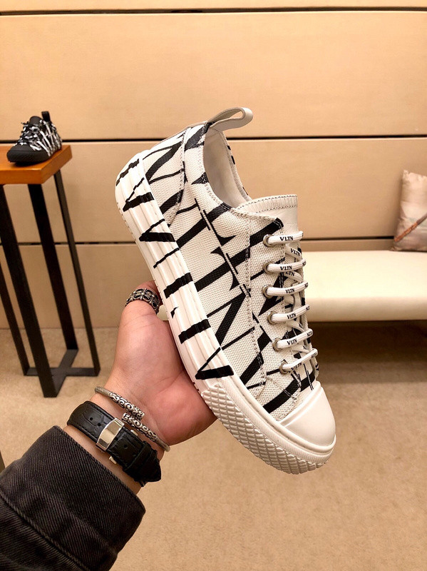 Valentino VLTN Low Top Stylish Skateboarding Shoes Men's White Black Multicolor