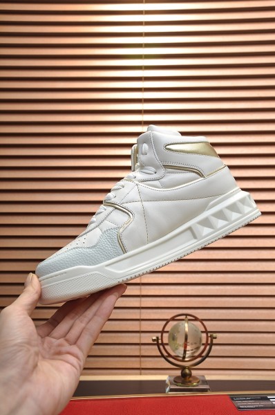 Valentino One Stud High Top Stylish Skateboarding Shoes Men's White