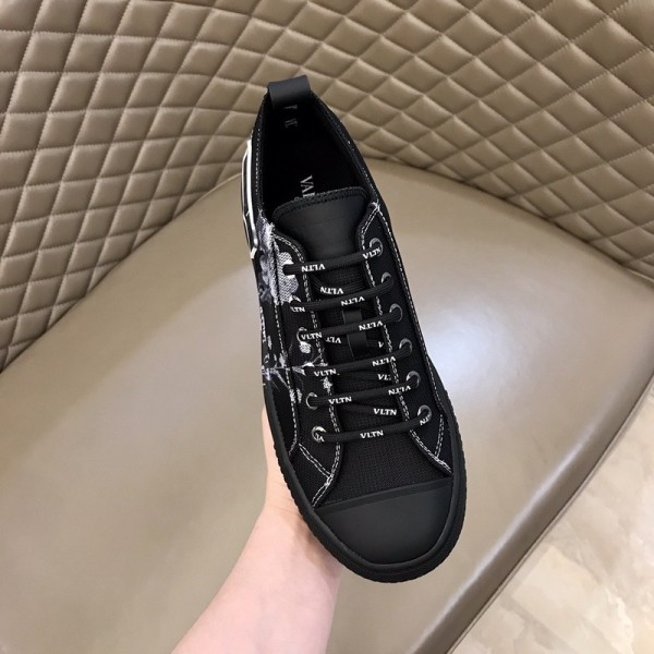 Valentino Giggies Low Top Stylish Skateboarding Shoes Men's Black