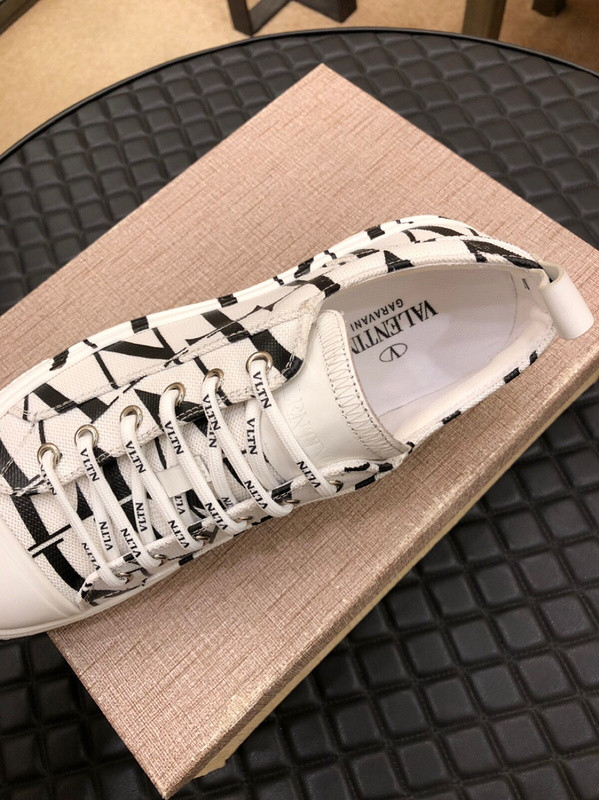 Valentino VLTN Low Top Stylish Skateboarding Shoes Men's White Black Multicolor