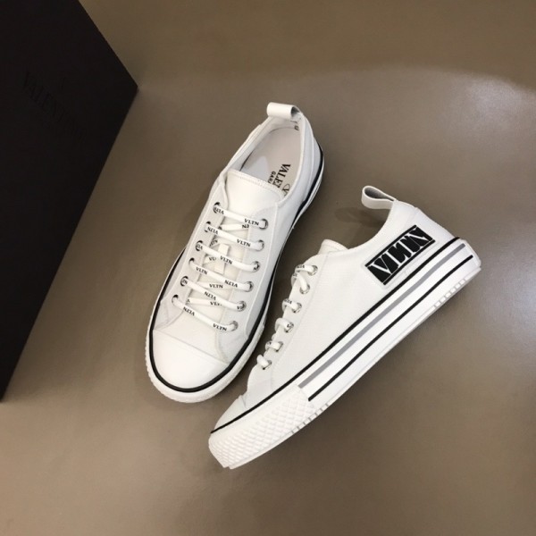 Valentino Giggies Vltn Low Top Stylish Skateboarding Shoes Men's White