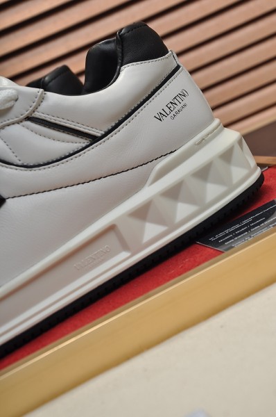 Valentino Garavani One Stud Lace Up Sneakers