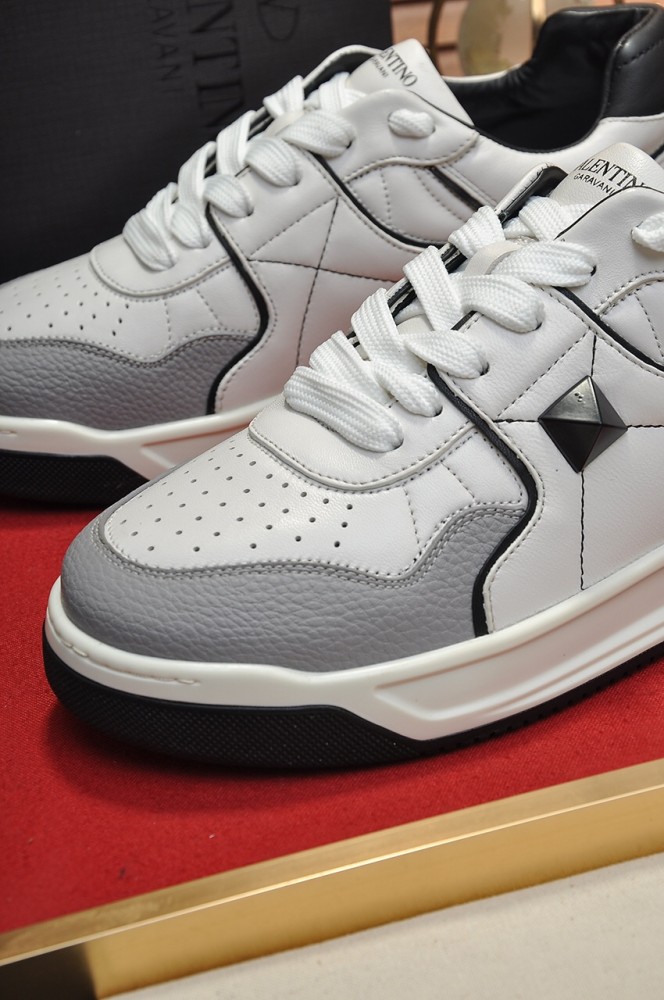 Valentino Garavani One Stud Lace Up Sneakers