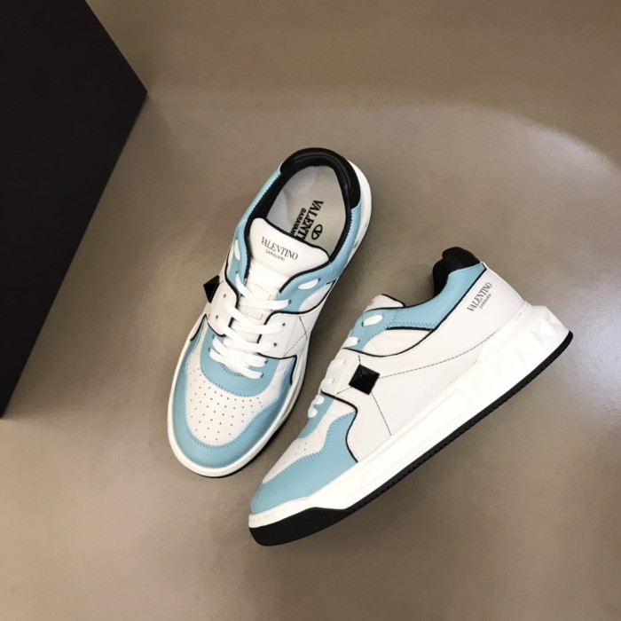 Valentino Garavani One Stud Lace Up Sneakers