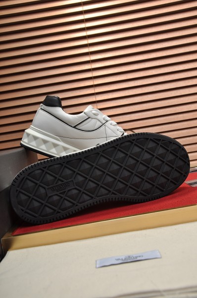 Valentino Garavani One Stud Lace Up Sneakers