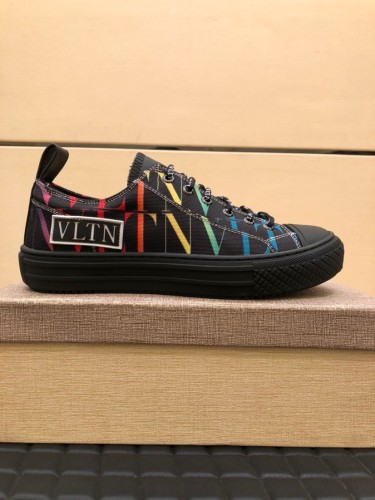 Valentino Giggies Low Top Skateboard Shoes Men's Black