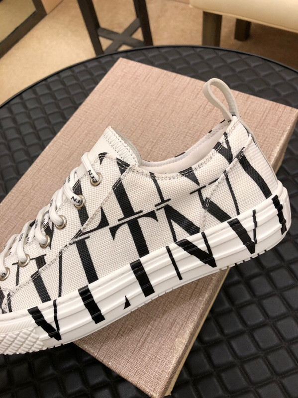 Valentino VLTN Low Top Stylish Skateboarding Shoes Men's White Black Multicolor