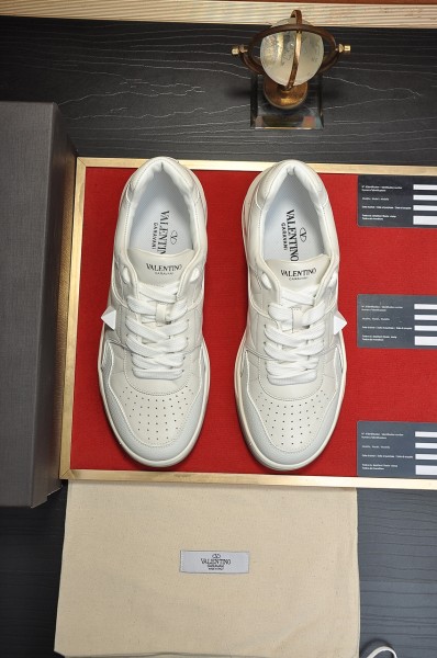 Valentino Garavani ONE STUD LOW-TOP NAPPA SNEAKER 5Y2S0E71NWN_0BO