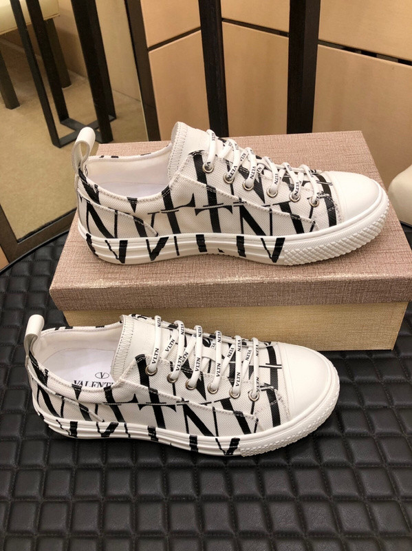 Valentino VLTN Low Top Stylish Skateboarding Shoes Men's White Black Multicolor