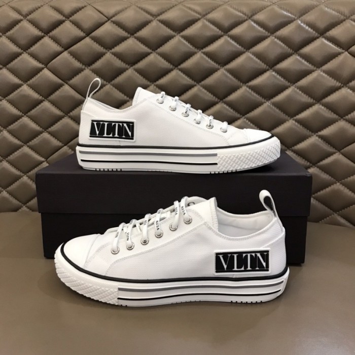 Valentino Giggies Vltn Low Top Stylish Skateboarding Shoes Men's White