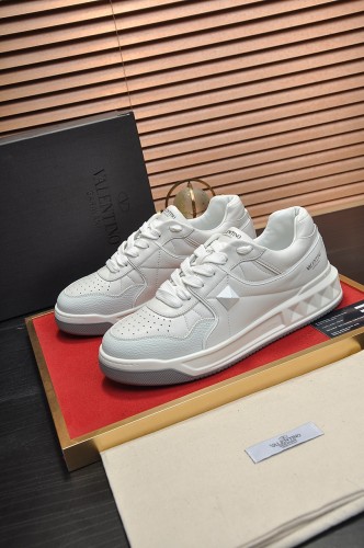 Valentino Garavani ONE STUD LOW-TOP NAPPA SNEAKER 5Y2S0E71NWN_0BO