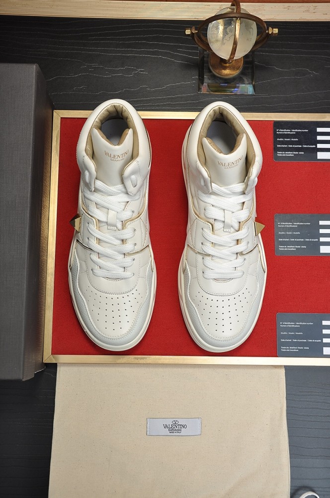 Valentino One Stud High Top Stylish Skateboarding Shoes Men's White