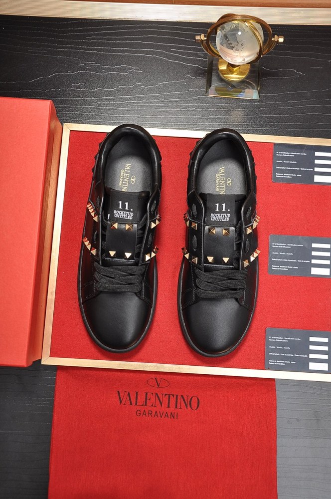 Valentino Rockstud Low Top Skateboard Shoes Black